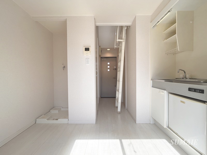 居室・リビング　ロフトから見たリビングです☆