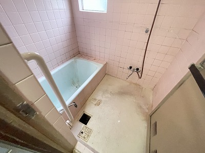 バス・シャワールーム　コンパクトで使いやすいお風呂です