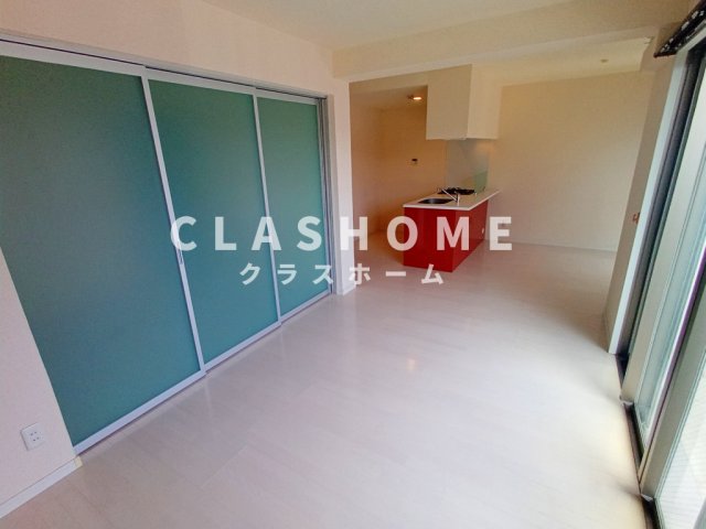 居室・リビング　同物件の別部屋になります。