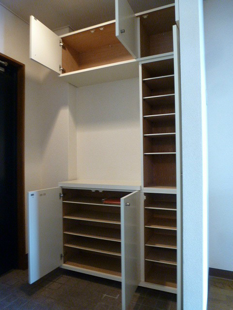 玄関　写真は108号室です（参考）