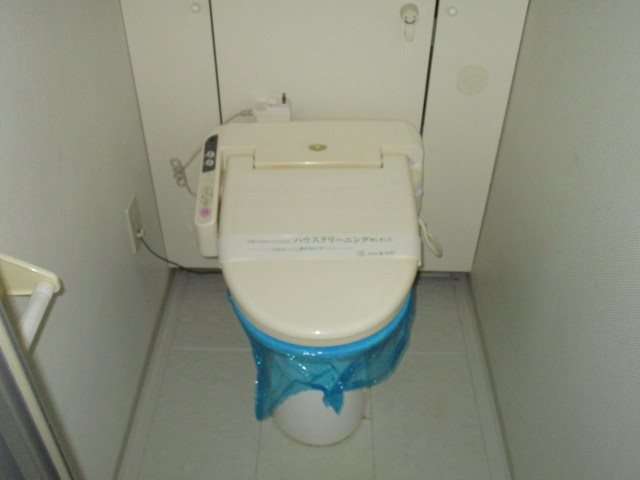 トイレ　写真は108号室です（参考）