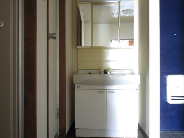 洗面設備　写真は108号室です（参考）