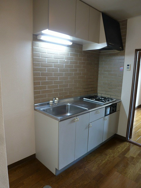 キッチン　写真は108号室です（参考）