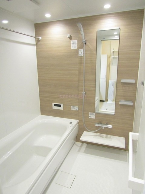 バス・シャワールーム　同施工会社