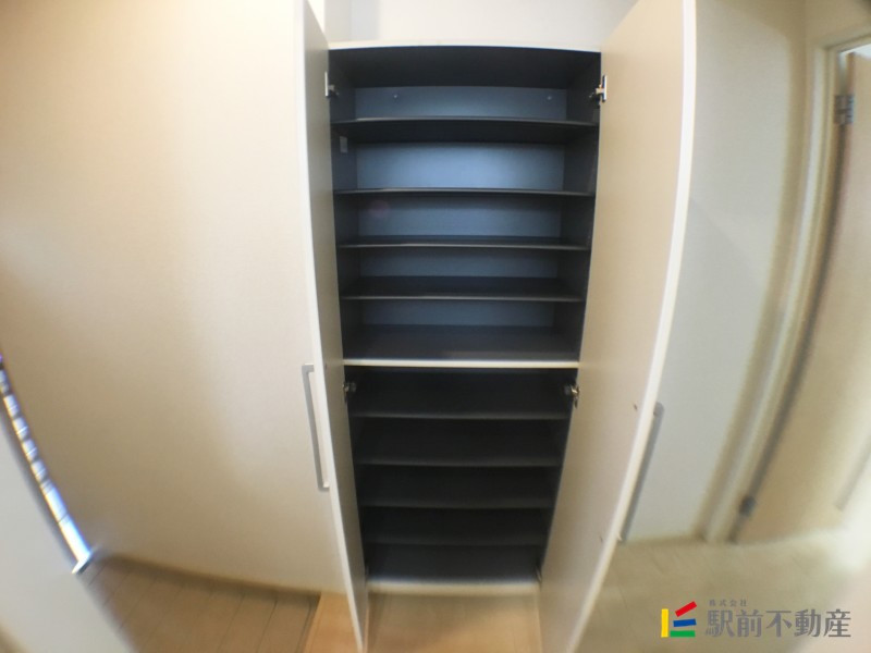 玄関　シューズボックスあり！