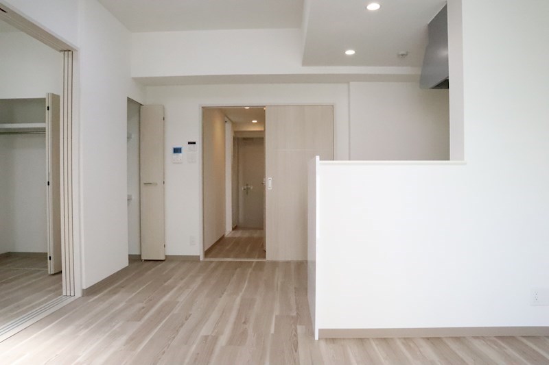 居室・リビング　間仕切りでお部屋を広く使うも、分けて使うも自由自在です。