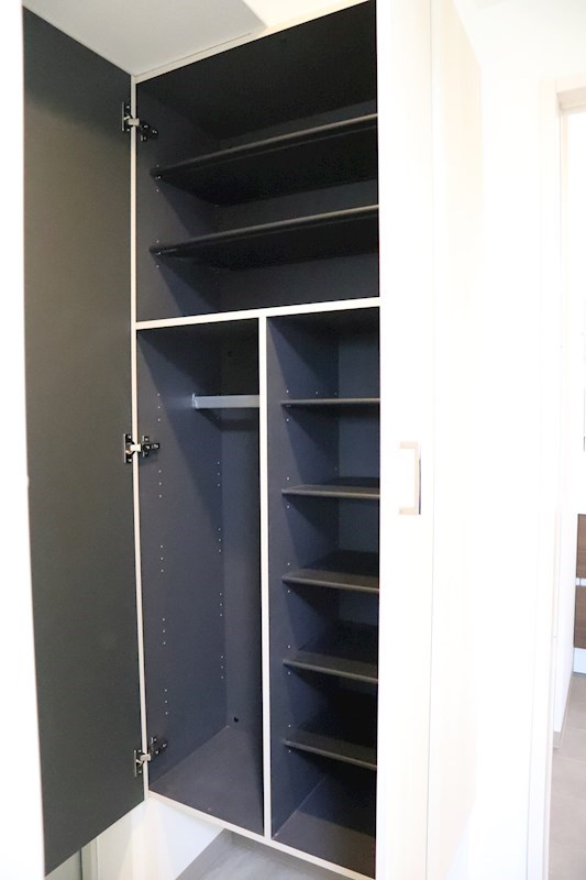 その他設備　棚は高さを調節できる為、ブーツなどもラクラク収納できます。