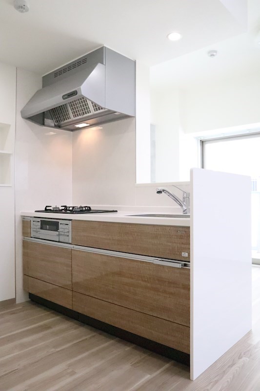 キッチン　３口ガスコンロシステムキッチンはお料理好きの方必見です。