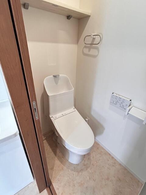 トイレ　温水洗浄便座付きトイレ