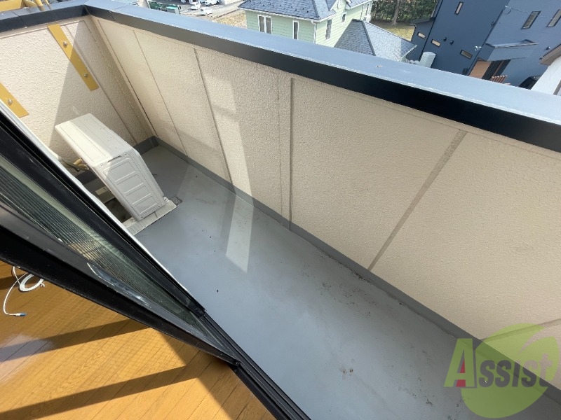 バルコニー　バルコニーは南向きです。暖かい日差しが望めそうですね。