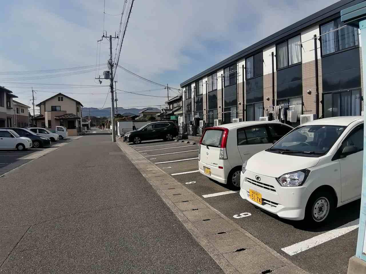 駐車場　広々とした駐車場です。