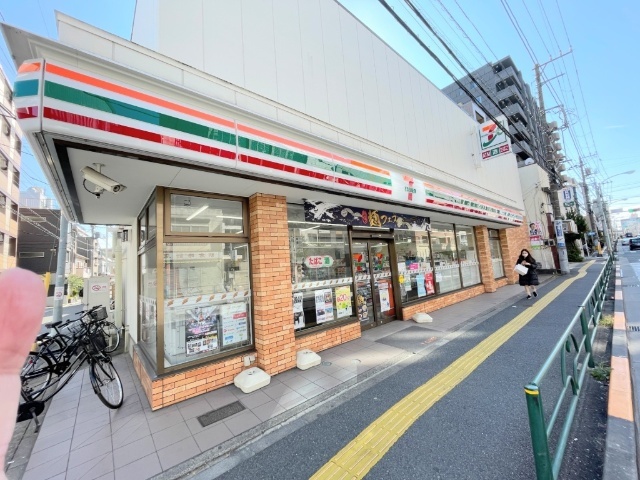 コンビニ　セブンイレブン（コンビニ）まで550m