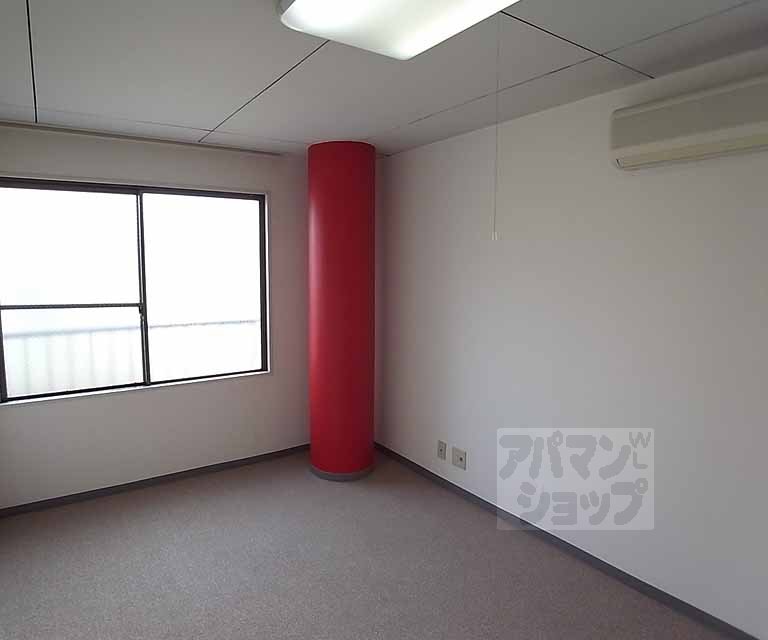 居室・リビング　６帖の洋室です。