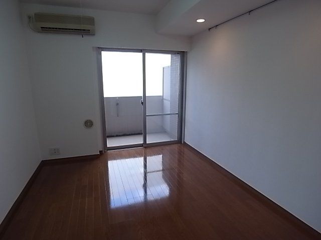 居室・リビング　☆ゆったりとした居室です☆