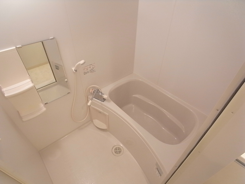 バス・シャワールーム　清潔感のある浴室