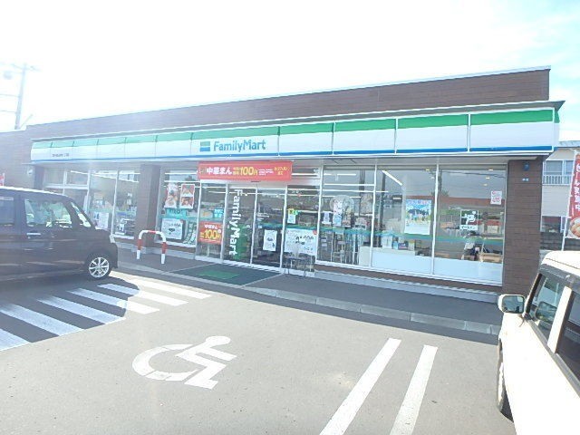 コンビニ　ファミリーマート苫小牧山手町1丁目店（コンビニ）まで682m
