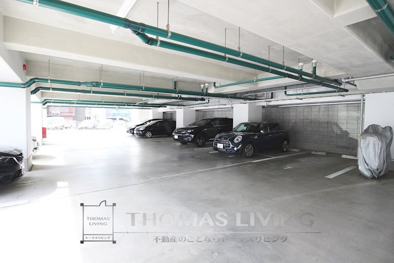 駐車場　屋根有駐車場です。