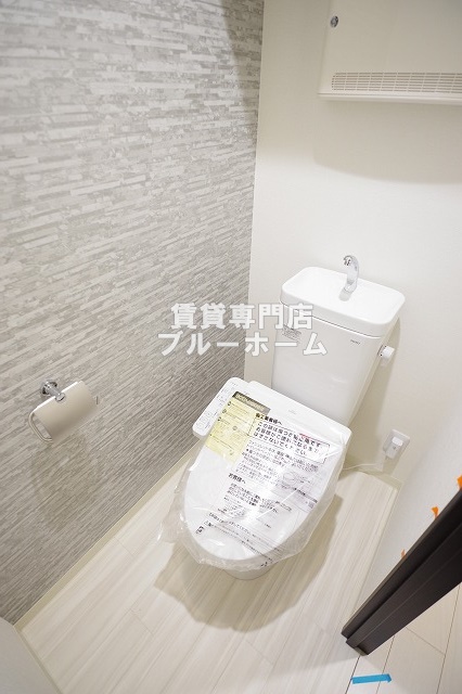 トイレ　温水洗浄便座付き！