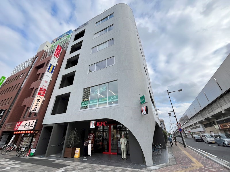 建物外観　越谷駅徒歩１分（８０ｍ）の好立地