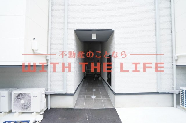 エントランス　落ち着いたエントランスです