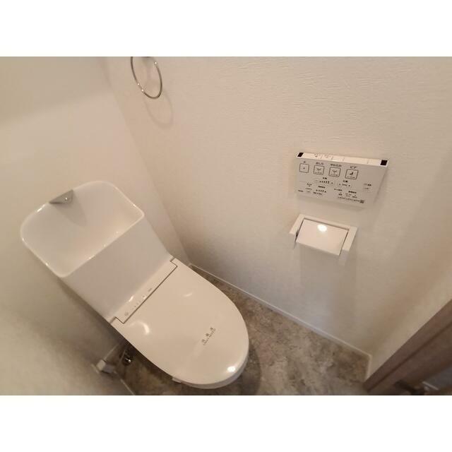 トイレ　温水洗浄便座