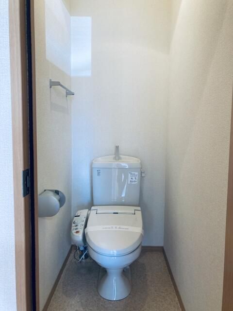 トイレ　写真は別の部屋のものです。