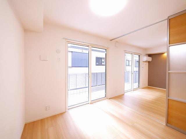 その他部屋・スペース　落ち着いて過ごせるお部屋なので、寝室にいかがでしょうか