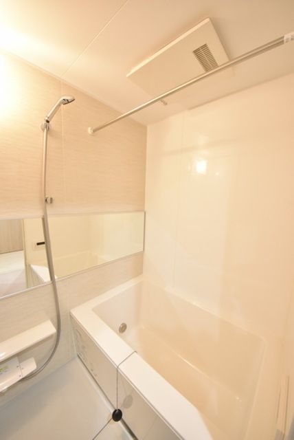 バス・シャワールーム　同物件別部屋のお写真です。現況優先です。