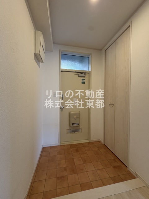 玄関　玄関スペース広めなのでゆったりとお出掛け準備できます♪