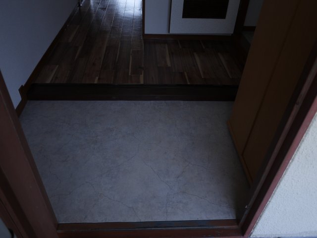 玄関　内装写真は２０２号室のものです。