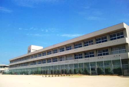 中学校　松陽中学校（中学校）まで881m