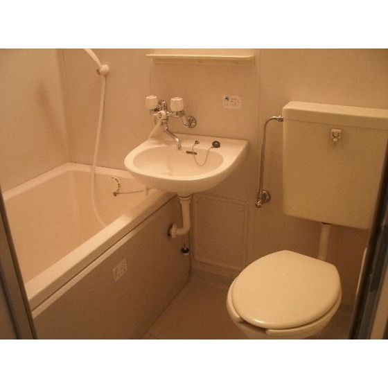 バス・シャワールーム　バス・トイレは同室です。