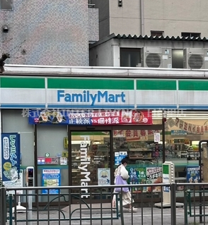 コンビニ　ファミリーマート 町屋店（コンビニ）まで303m