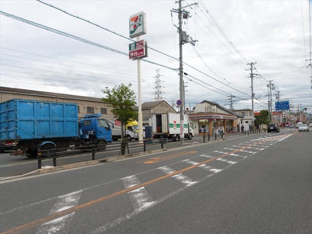 コンビニ　セブンイレブン（コンビニ）まで474m