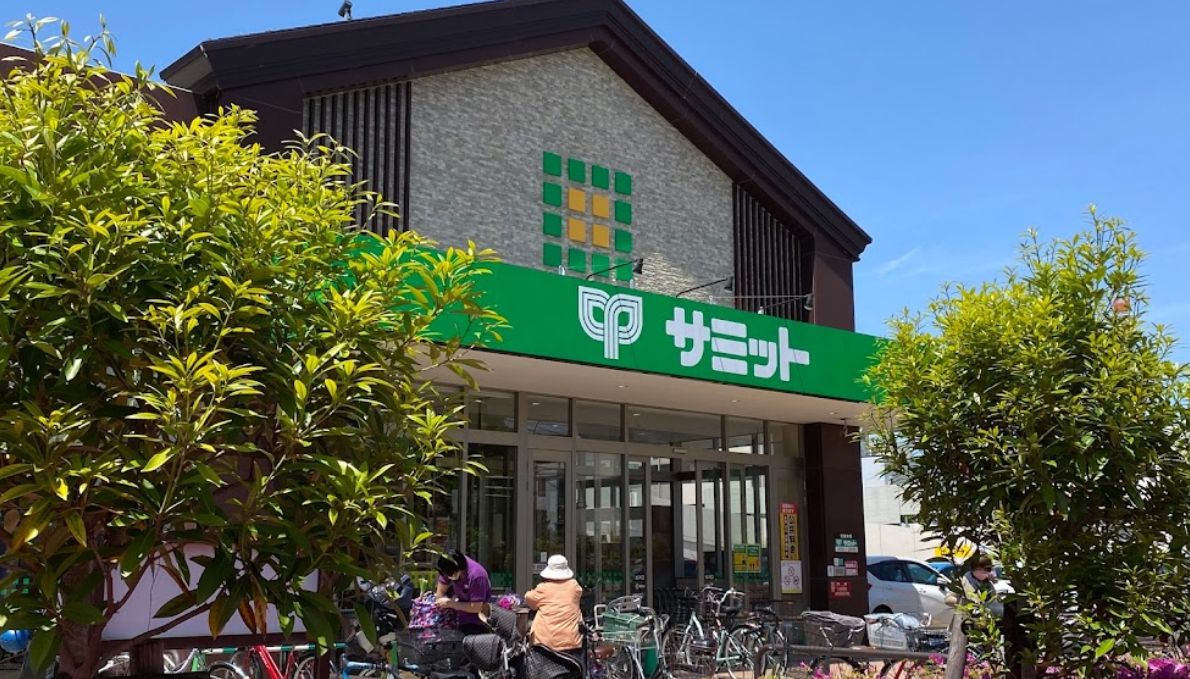スーパー　サミットストア羽衣いちょう通り店（スーパー）まで574m