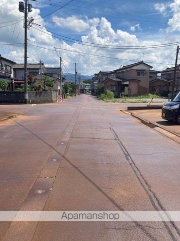 その他　前面道路（その他）まで0m