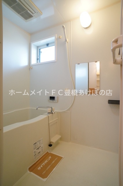 バス・シャワールーム　同型別部屋写真（反転）