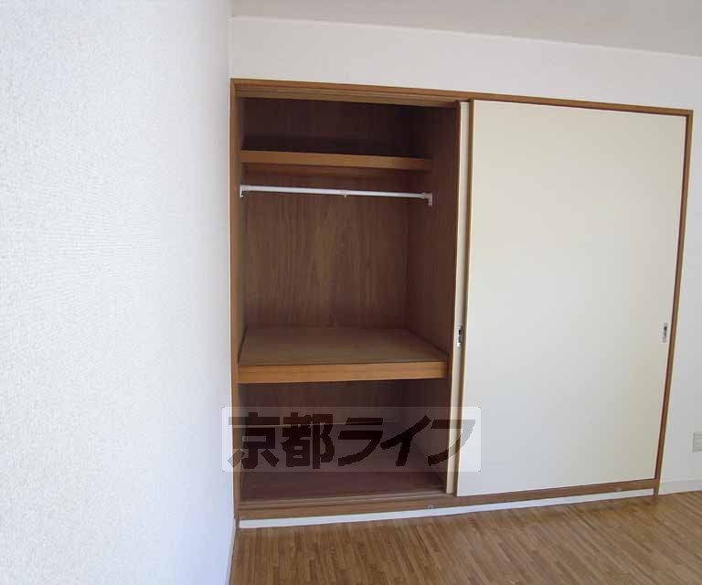 収納　割りと奥の深い大きめの収納です
