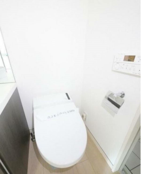 トイレ　※別部屋の参考写真です。
