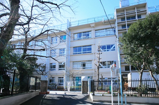 中学校　豊島区立駒込中学校（中学校）まで262m