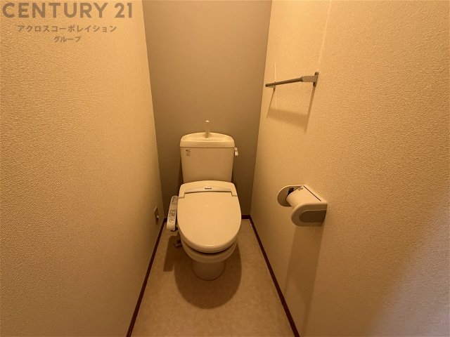 トイレ　温水洗浄便座付きのトイレです♪