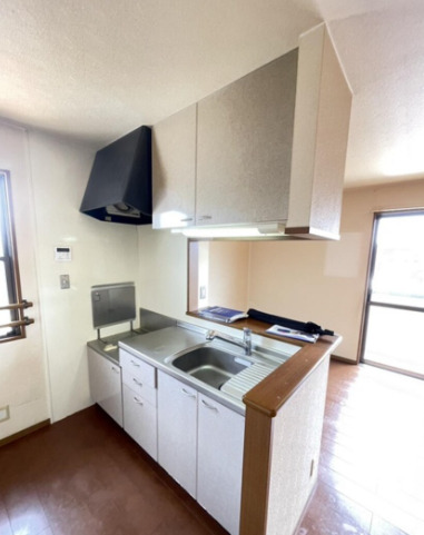 キッチン　カウンターキッチンなのでお部屋の様子を見渡せます