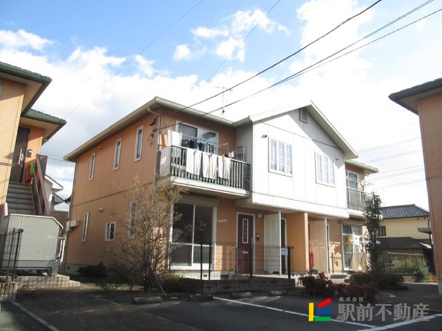 建物外観　2階建ての物件