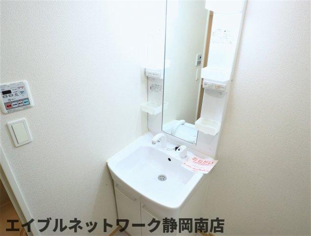 洗面設備　シャワー付き独立洗面台♪