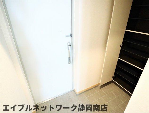 玄関　シューズボックス付きの玄関です