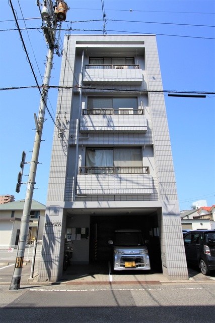 松山市三番町のマンションの建物外観