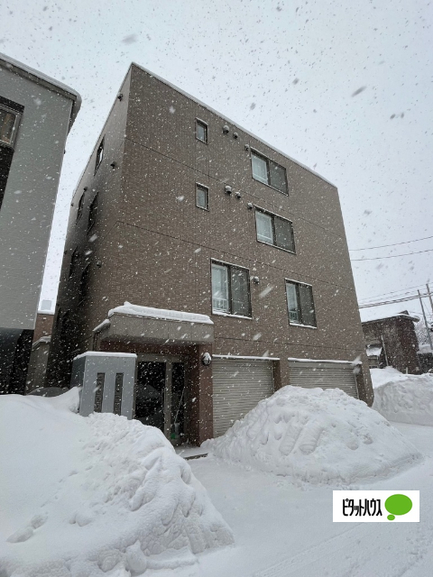 札幌市西区発寒三条のマンションの建物外観
