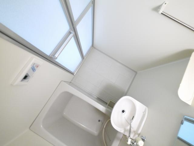 バス・シャワールーム　落ち着いた空間のお風呂です