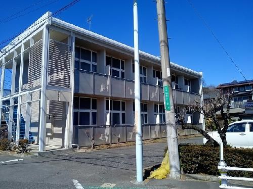 武蔵村山市中藤のアパートの建物外観