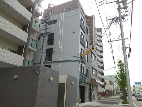 名古屋市西区栄生のマンションの建物外観